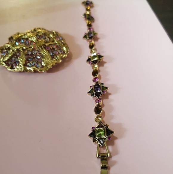 Gold color Vintage bracelet and vintage Sarah Coventry brooch - Picture 8 of 13